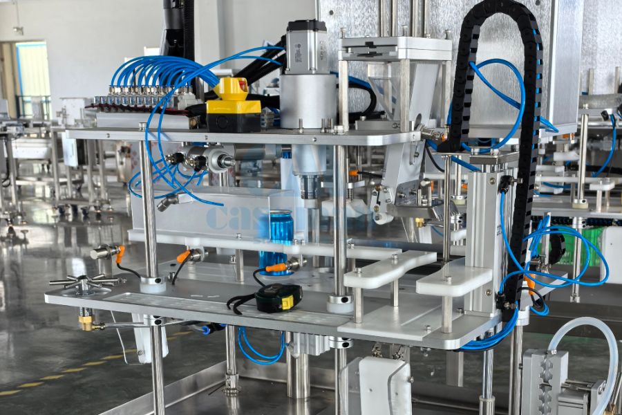 poloautomatick&aacute; linka na konzervov&aacute;n&iacute; piva pro řemesln&yacute; pivovar