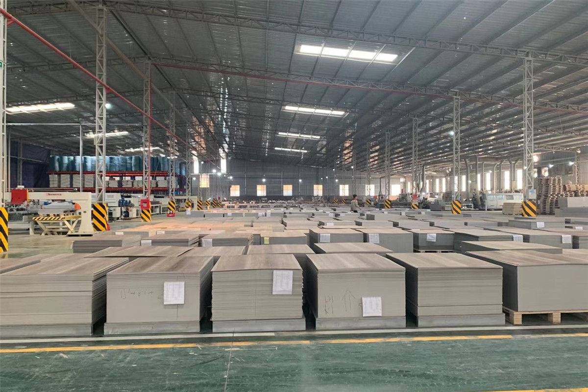 կարսեմի հատակի գործարանային արտադրամաս