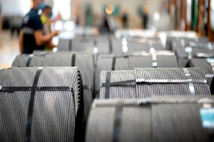 ワイヤーには鋼帯が使用されています(1)