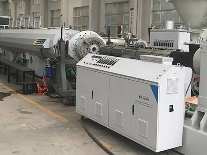 China PVC Pipe Extrusion Production Line_2 الصين خط إنتاج بثق الأنابيب البلاستيكية_2