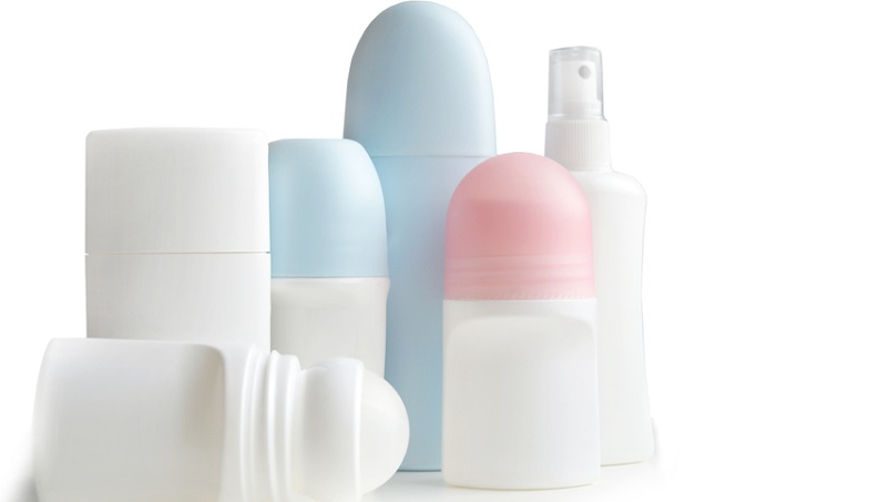 Различные типы дезодорантов во флаконах 