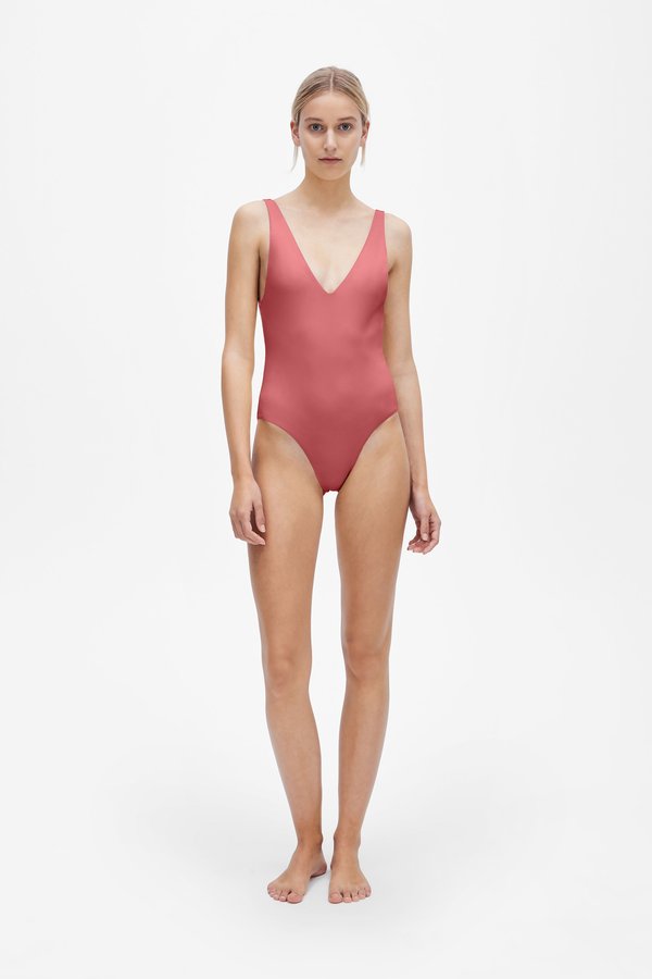 彼女のラインの水着はどうなったのでしょうか？