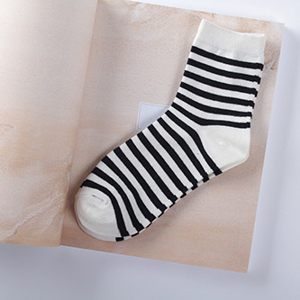 What are the socks’ features and materials?