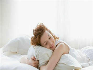 What kind of mattress is suitable for people who sleep on their side, back and prone?