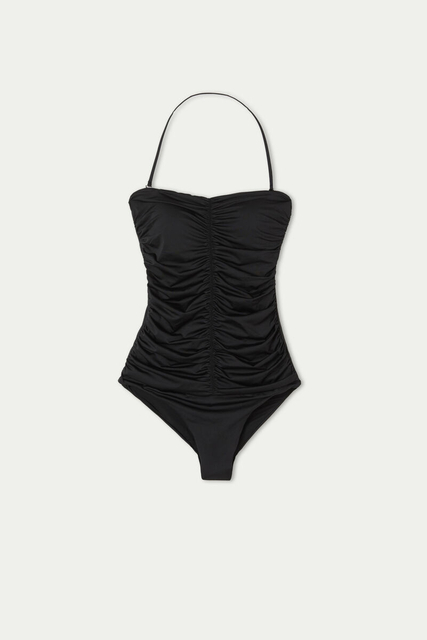 黒いワンピースの水着