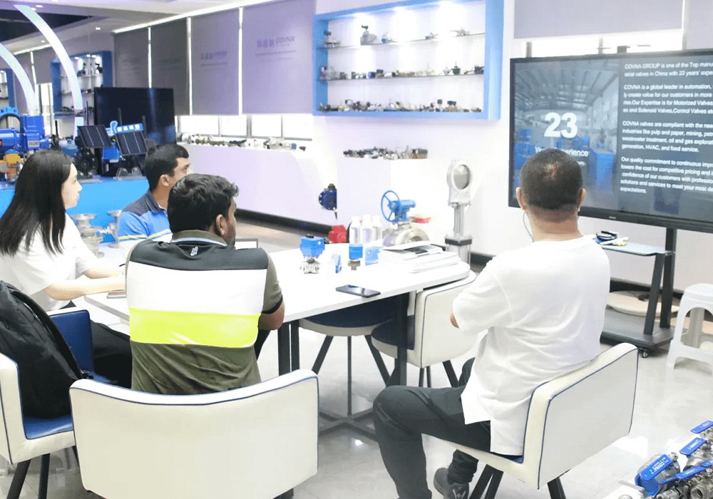 Pelanggan India Melawat COVNA untuk Memuktamadkan Tempahan Mini Injap Bola Bermotor4