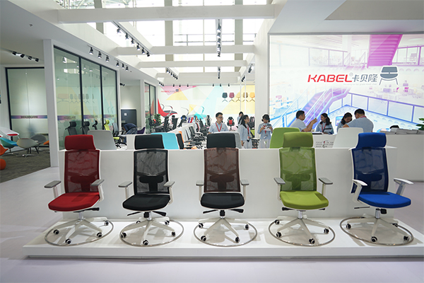 How to sit at a computer？