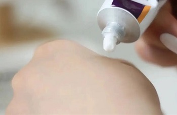 Польза азелаиновой кислоты для ухода за кожей