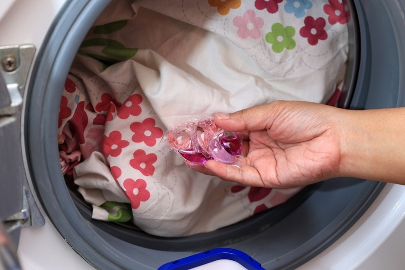 Does Laundry Soap Pods Kill Fleas ¿Las cápsulas de jabón para lavar ropa matan las pulgas?