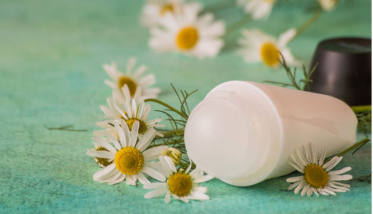 Votre parfum signature : les flacons de déodorant personnalisés de BEYAQI reflètent votre style