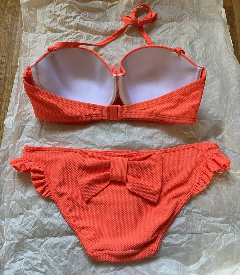 ชุดว่ายน้ำ Floozie ซื้อได้ที่ไหน