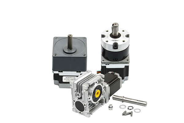 Hybridn&iacute; krokov&yacute; motor