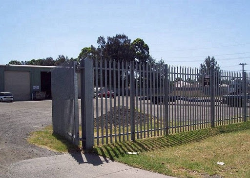  Palisade fence