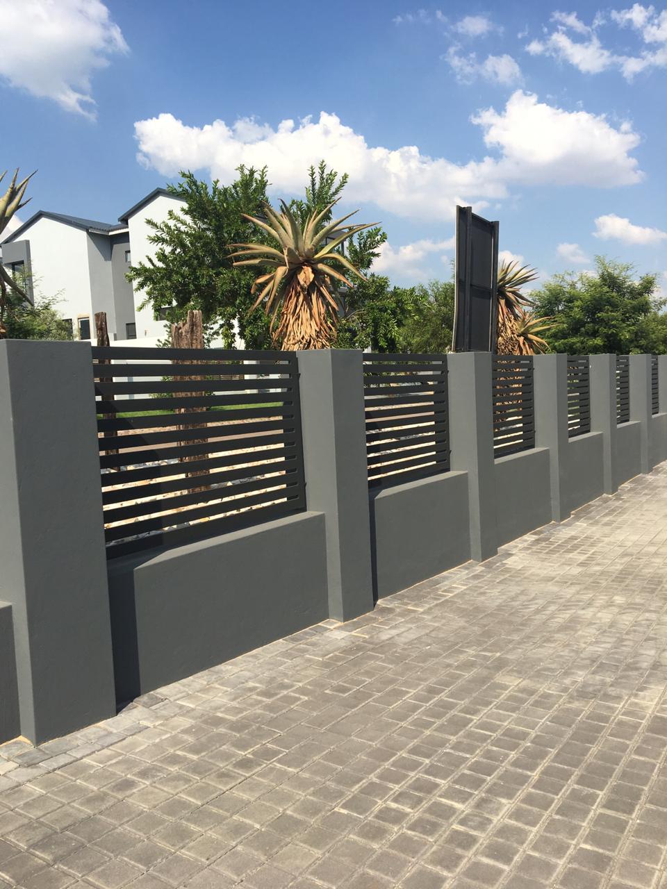 Palisade fence