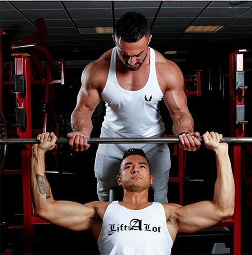 This article mainly analyzes the reasons why players wear sports bras.