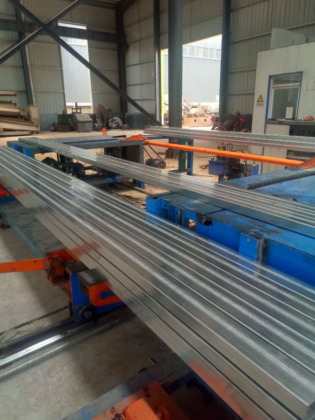Automatic stacking machine