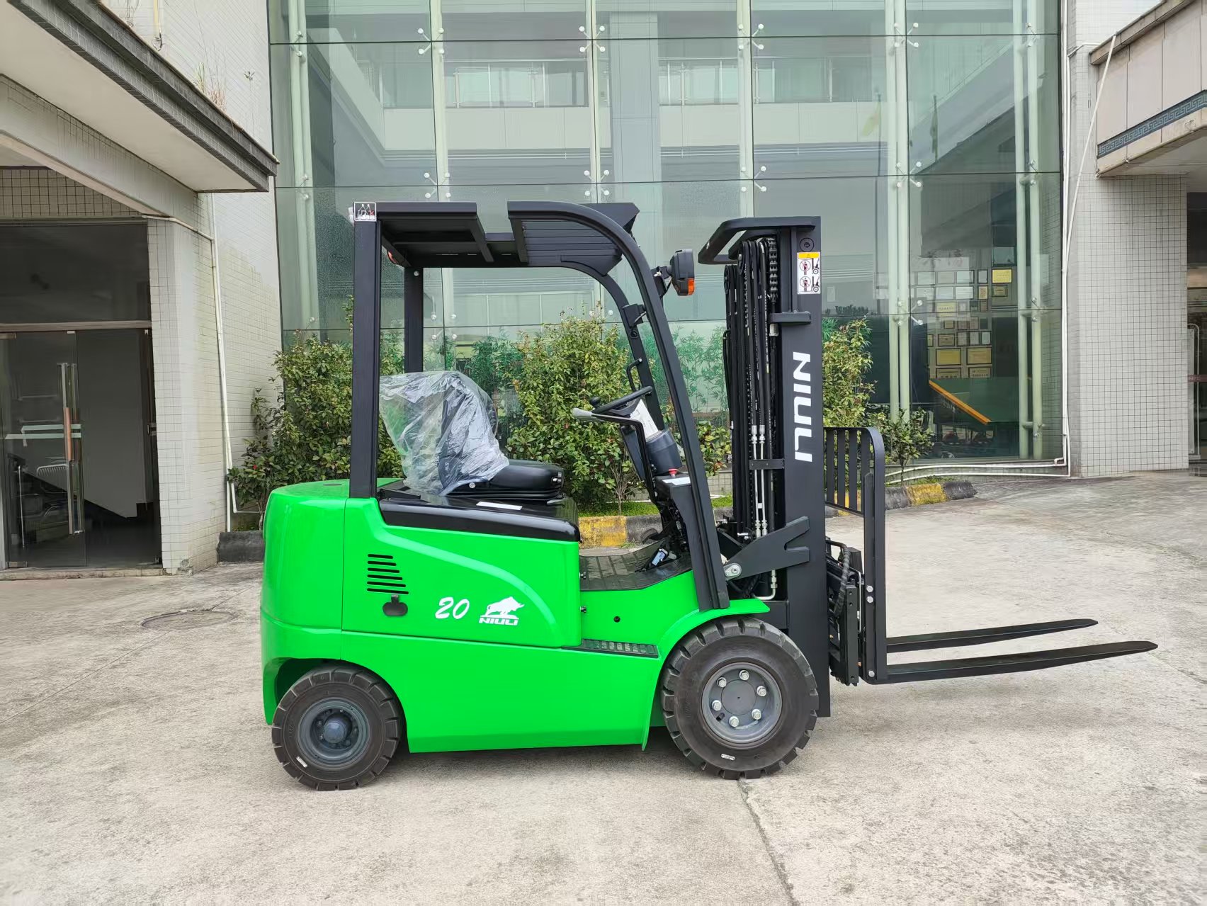 Mga electric forklift