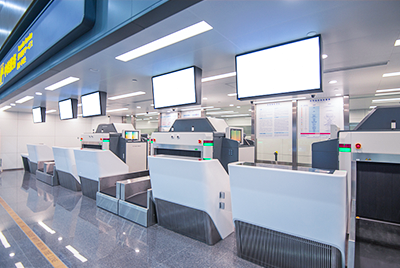 Proyecto de uso de una máquina de inspección de seguridad con detector de sombras en el metro