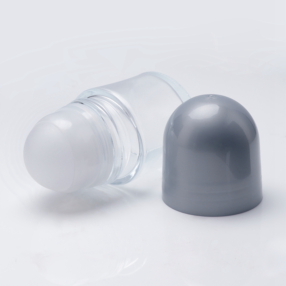 Logo personnalisé et couleur Simplicité Bonne qualité Boule de 50 ml Diamètre 35,2 mm Hauteur 92 mm Déodorant vide polyvalent Parfum Anti-transpirant Huile essentielle Rouleau sur bouteille en verre transparent