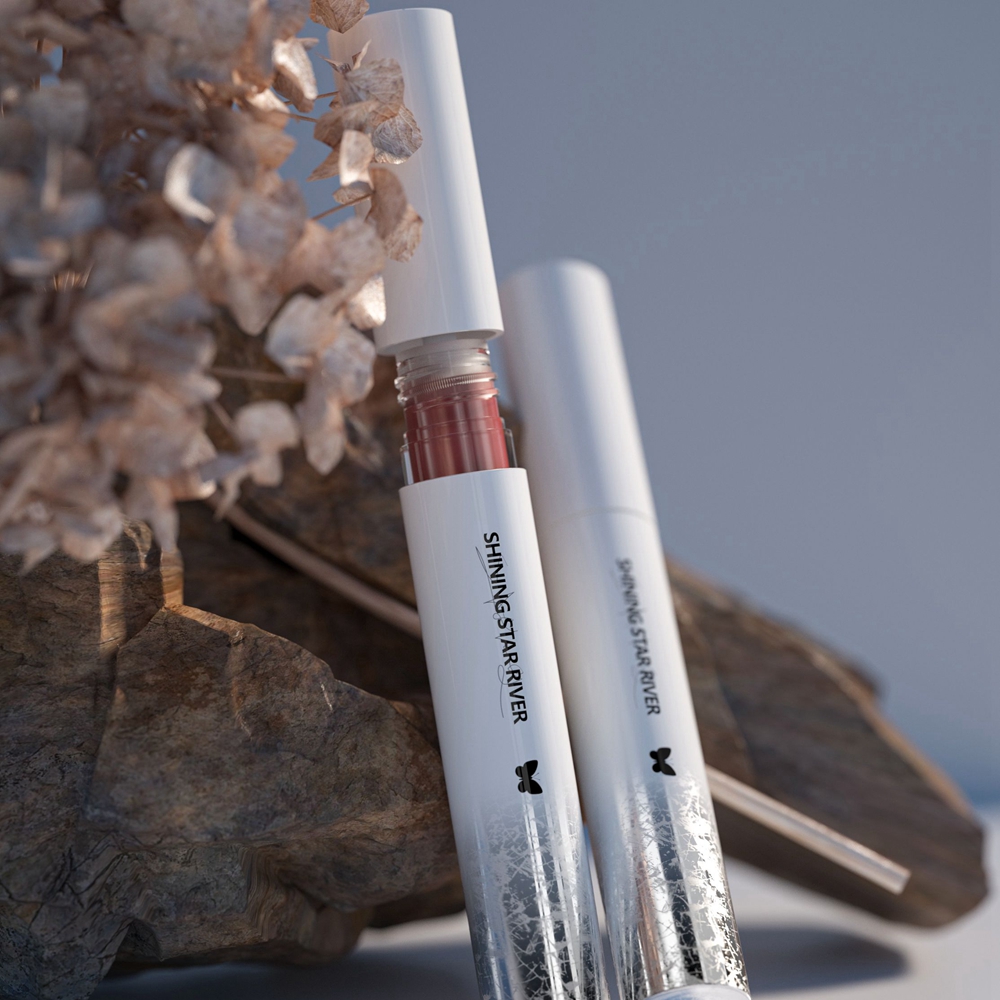 tubes de brillant &agrave; l&egrave;vres transparents