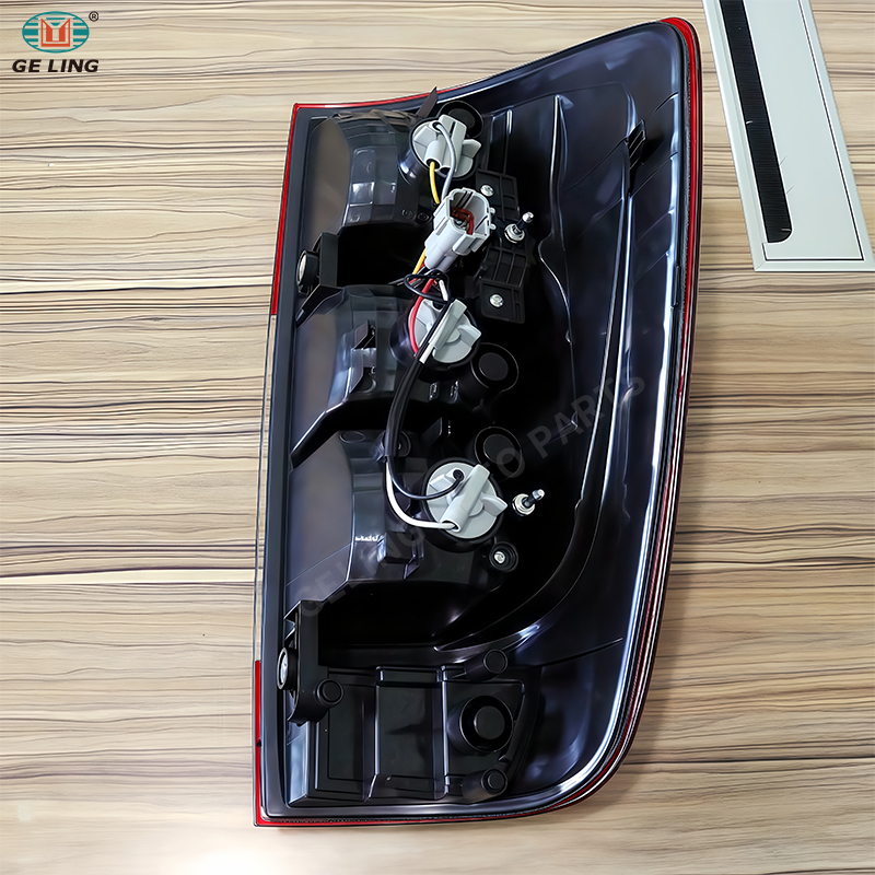 Fanale posteriore Nissan Navara 2015 Np300