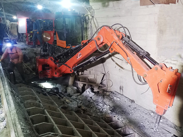 Pedestal Rock Breaker Boom System ระบบบูมทำลายหินแบบแท่น