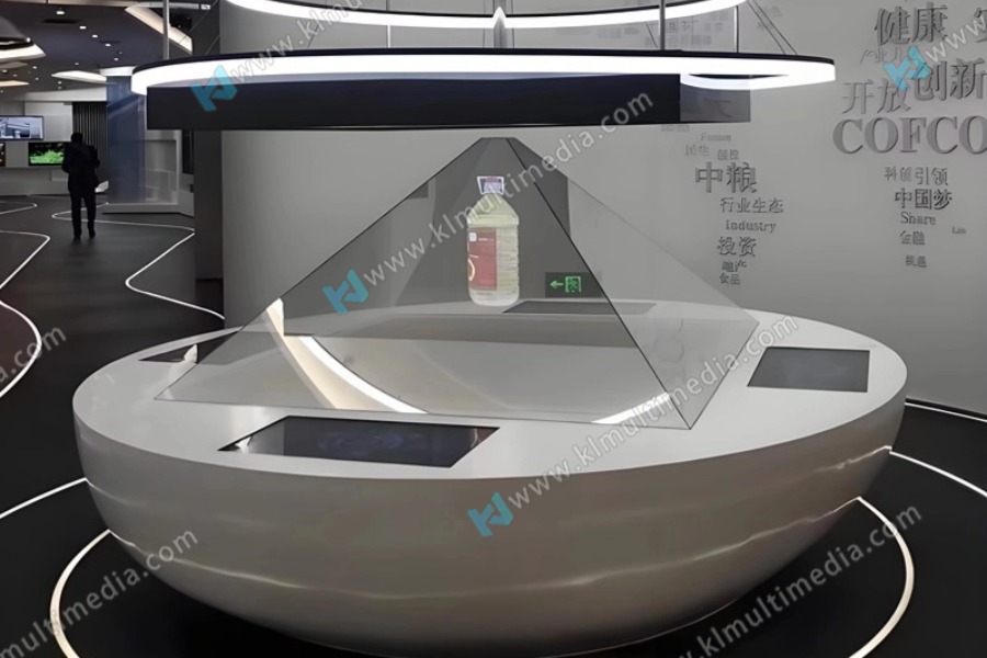 صورة ثلاثية الأبعاد بزاوية 270 درجة للهرم