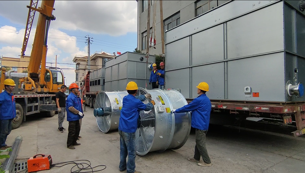 Pemasangan kipas dan pemacu untuk menara penyejukan modular semua keluli