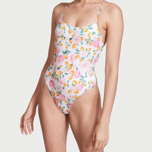 Makukulay na nakalimbag na makinis na swimsuit