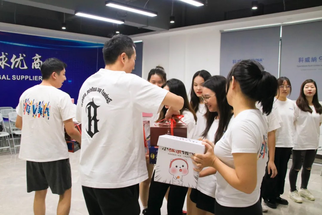Mid-Autumn Welfare Distribution การกระจายสวัสดิการช่วงกลางฤดูใบไม้ร่วง