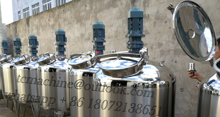 manhole cover on chemical reactors