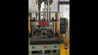 Double color injection machine
