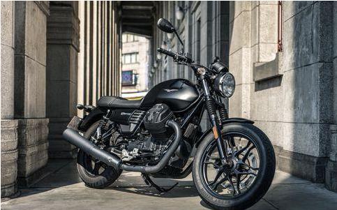 オートバイの世界で昔ながらのレトロな車