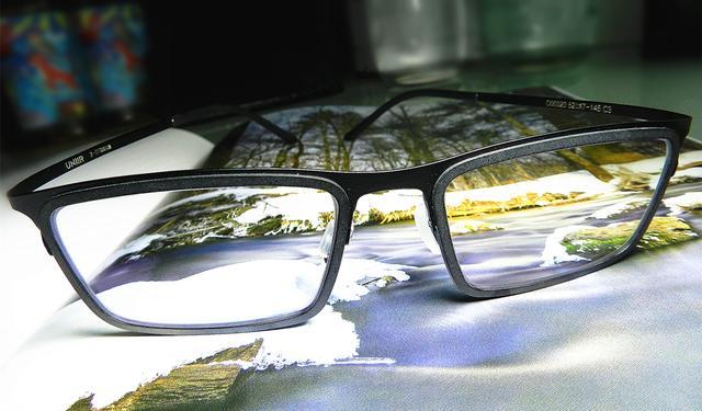 blue light blocking glasses