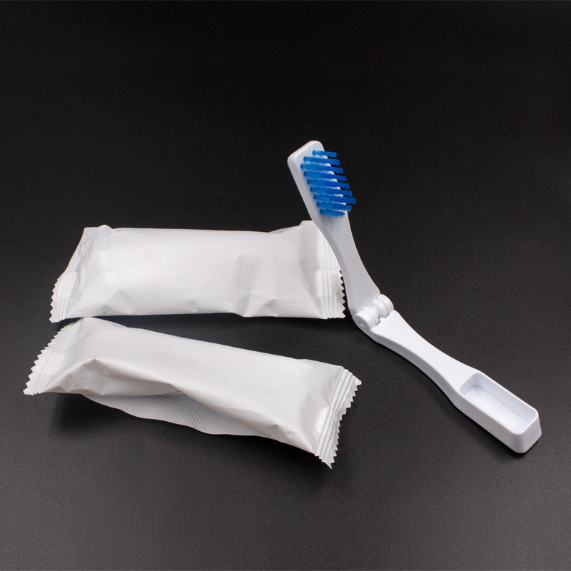 Doblar el cepillo de dientes pre-pegado
