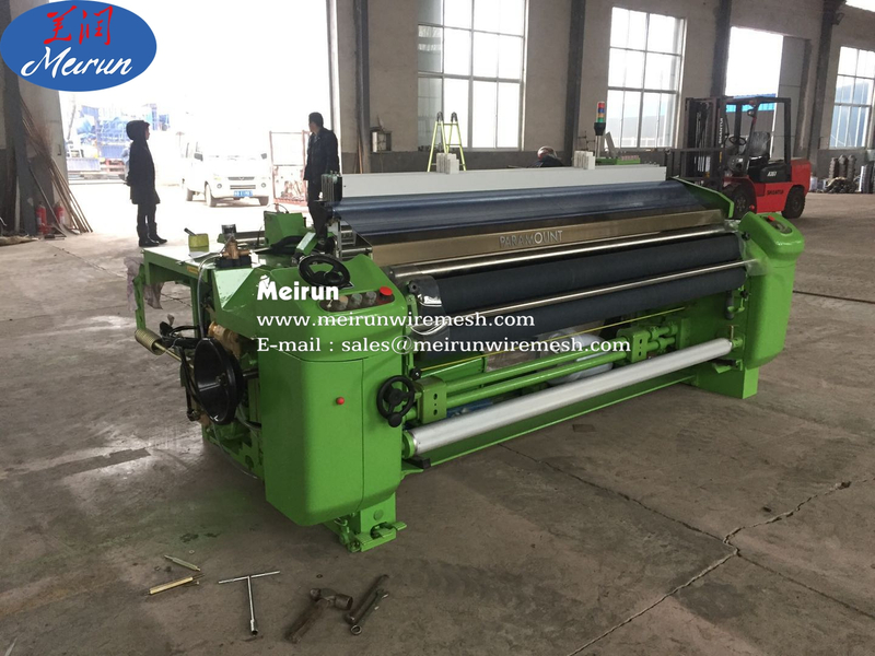 Water jet wire mesh weaving machine