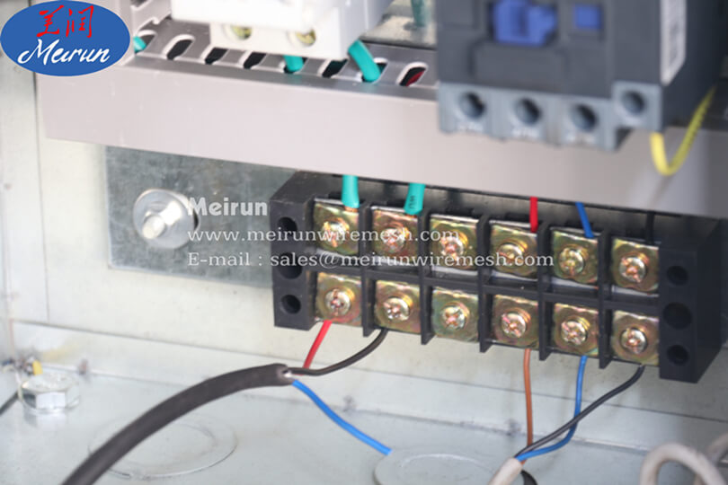  Mesh Fence Single Strand Double Strands Barbed Wire Making Machine