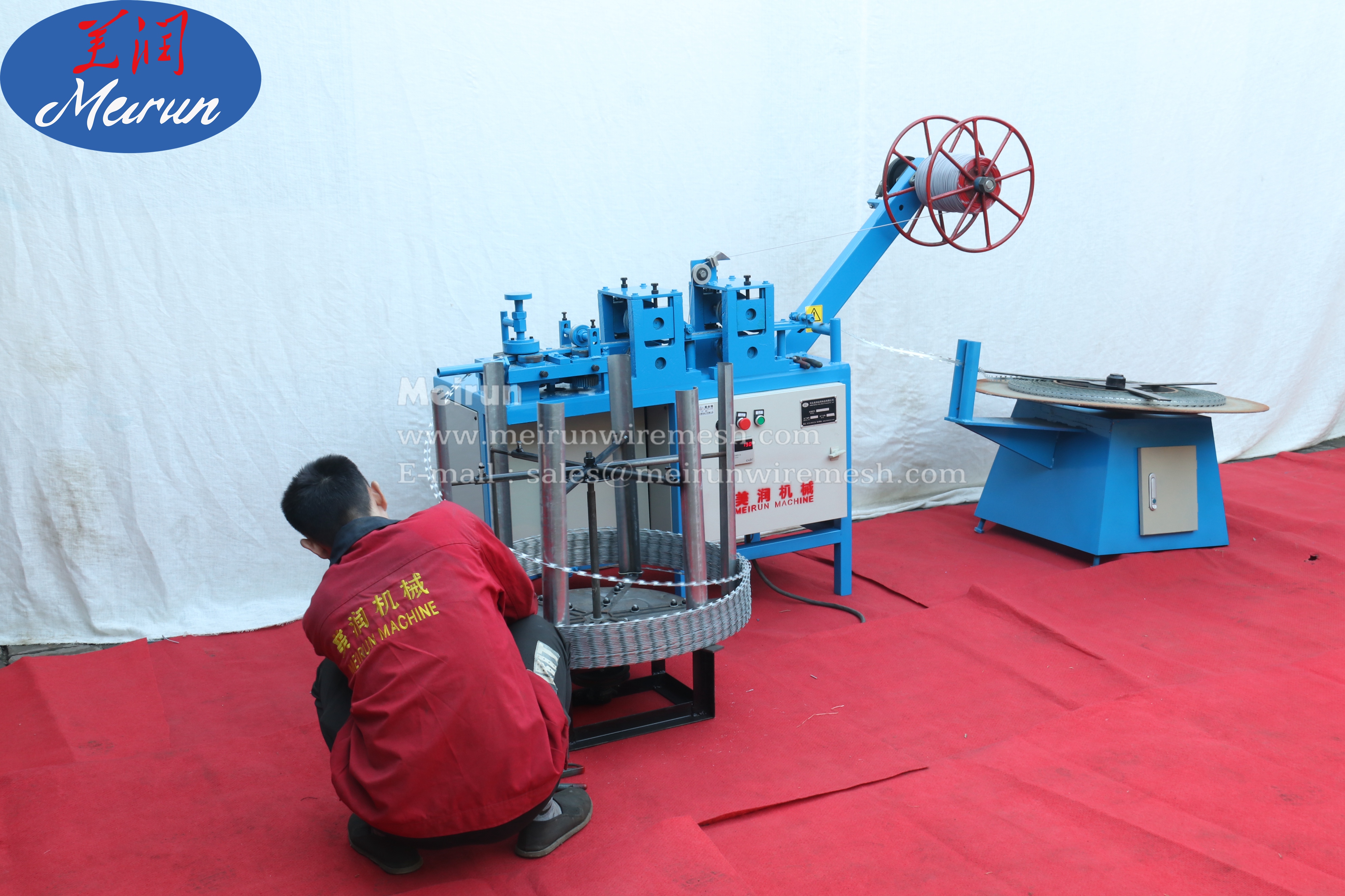  Razor Barbed Coiling Wire Machine And Forming Machine Produce Line 