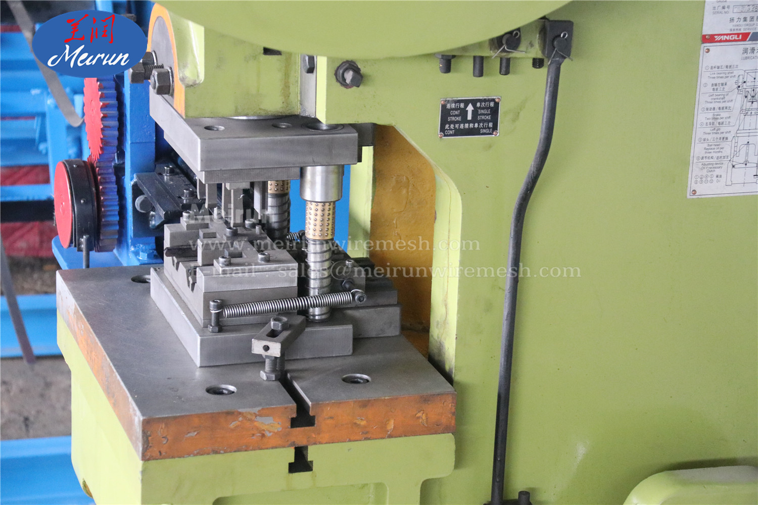 Direct Factory Razor Barbed Wire welded fence Machine