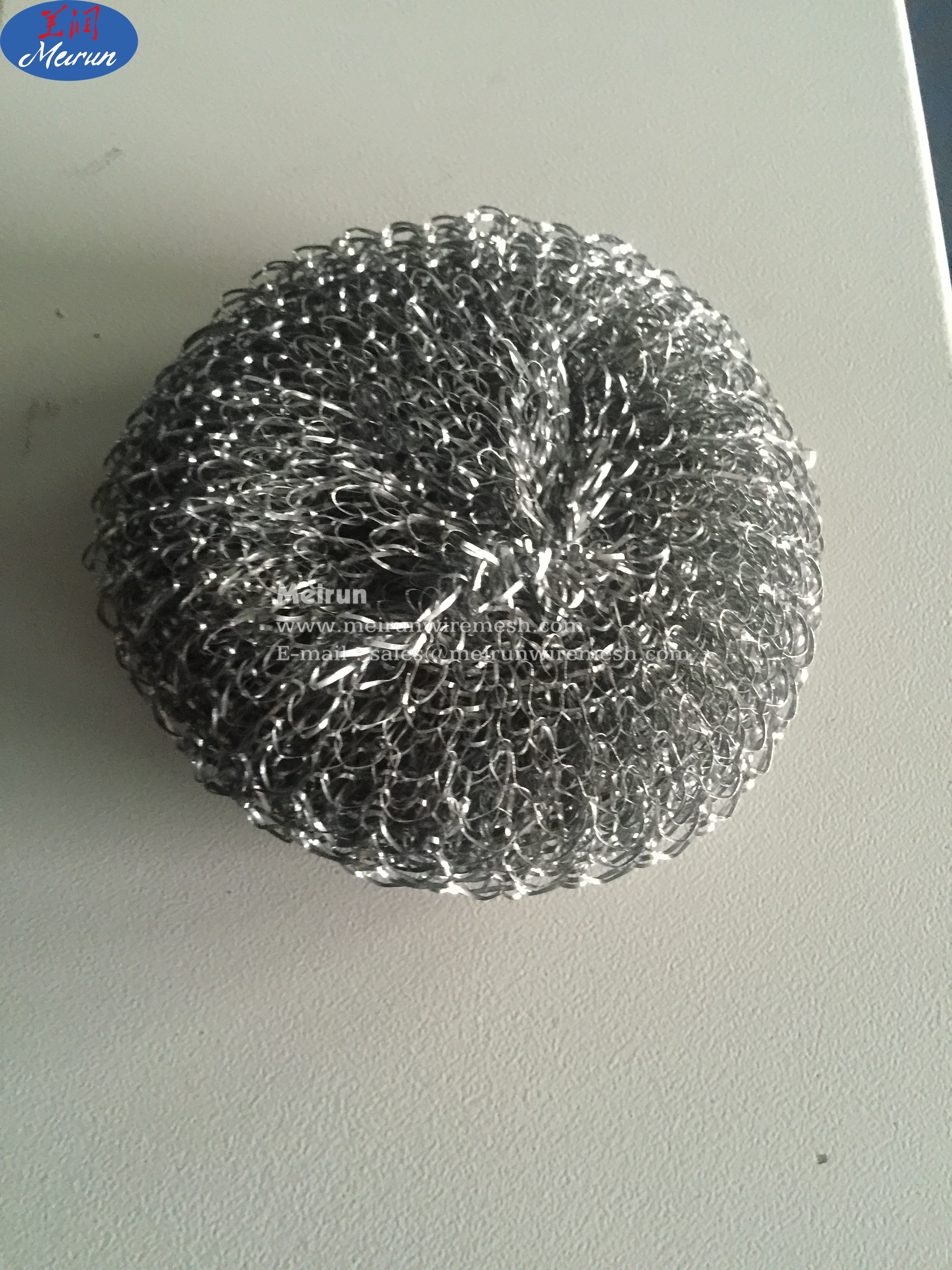 Cleaning ball making machine