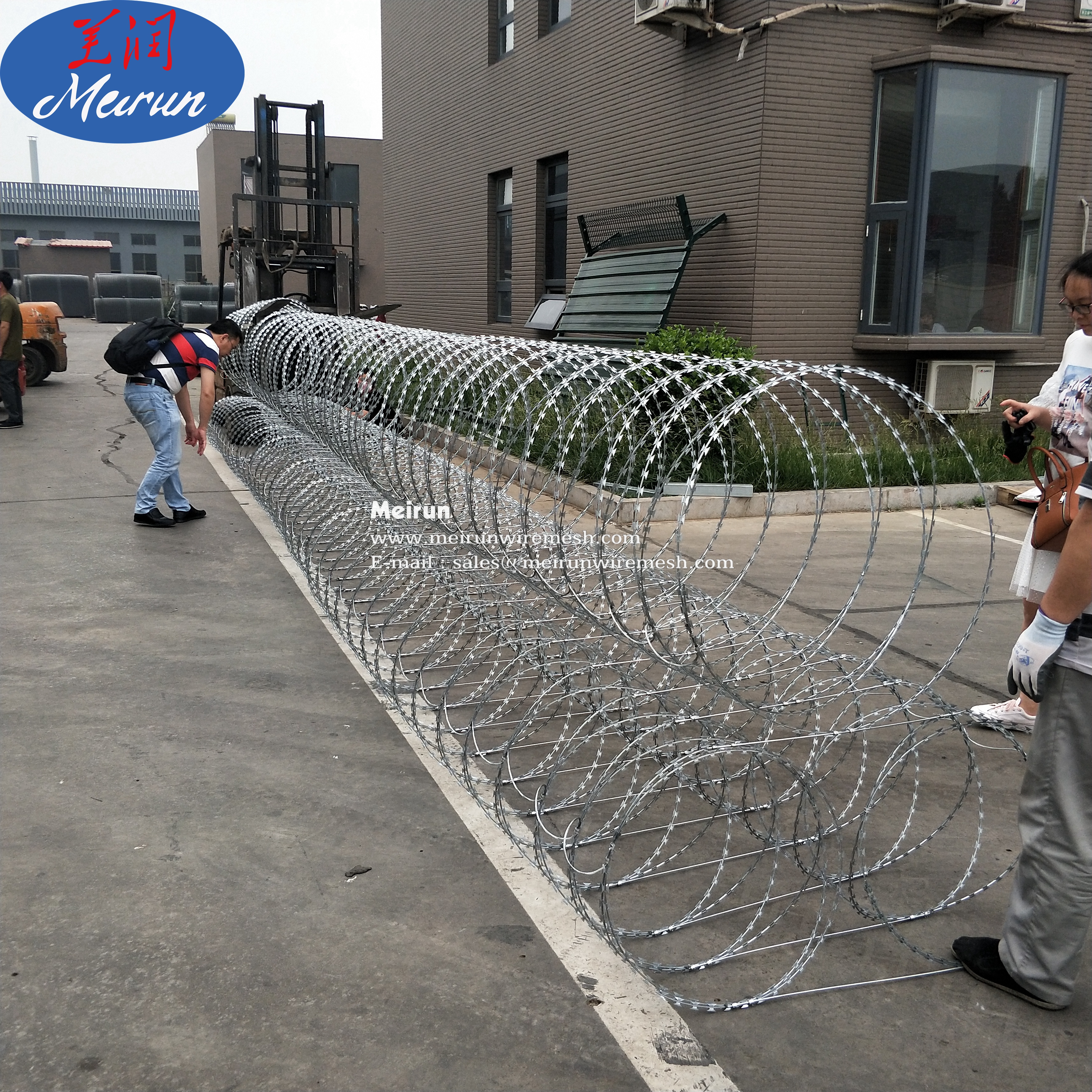 Mobile Security Barriers-Razor Wire Rapid Deployment Trailer with Automatic Recovery Function