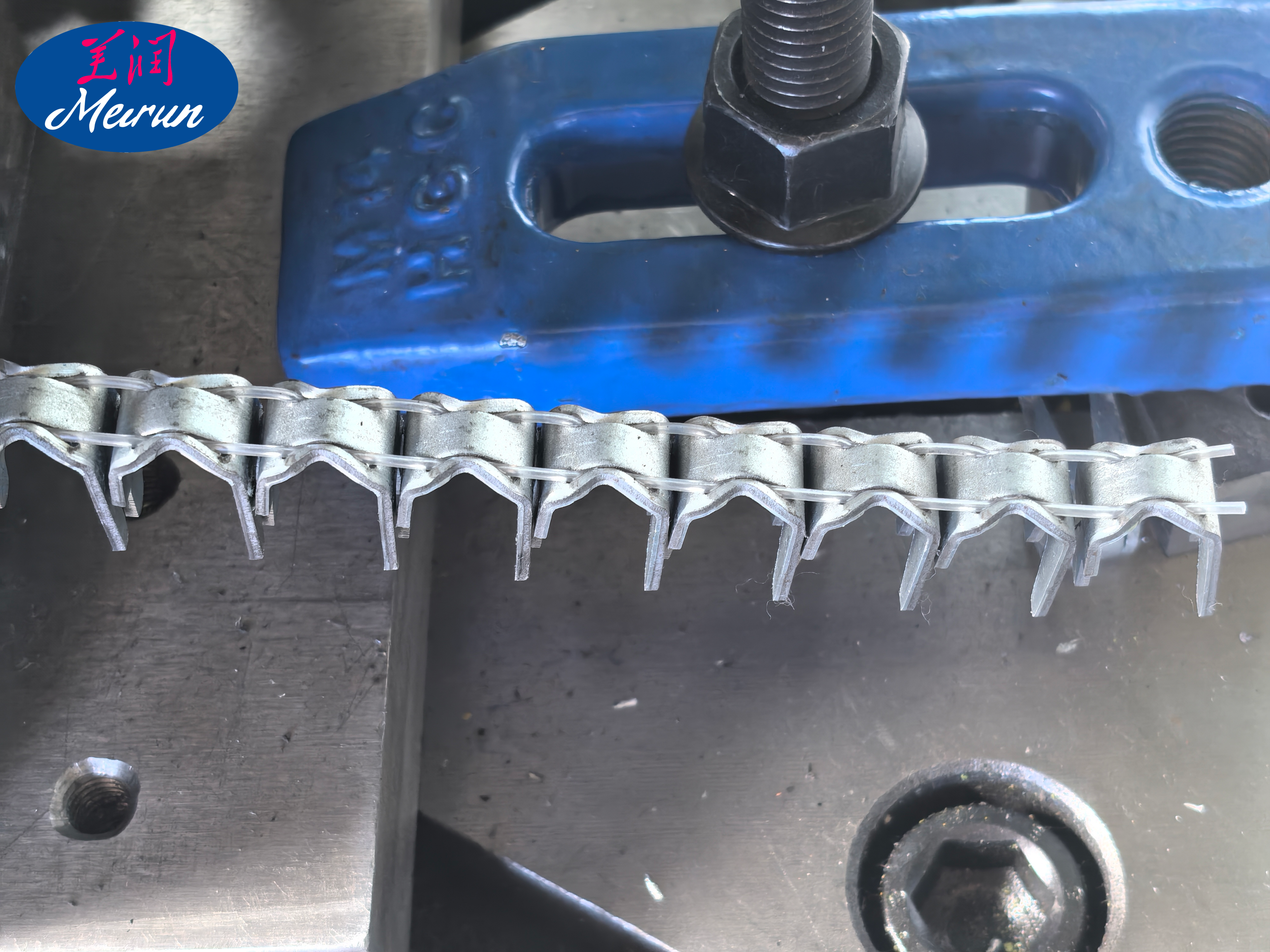 Galvanized Steel Clips Machine for Razor Wire and Welded Gabion Box