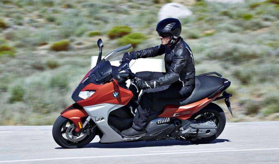 運転中にバイクがぐらつくのはなぜですか？