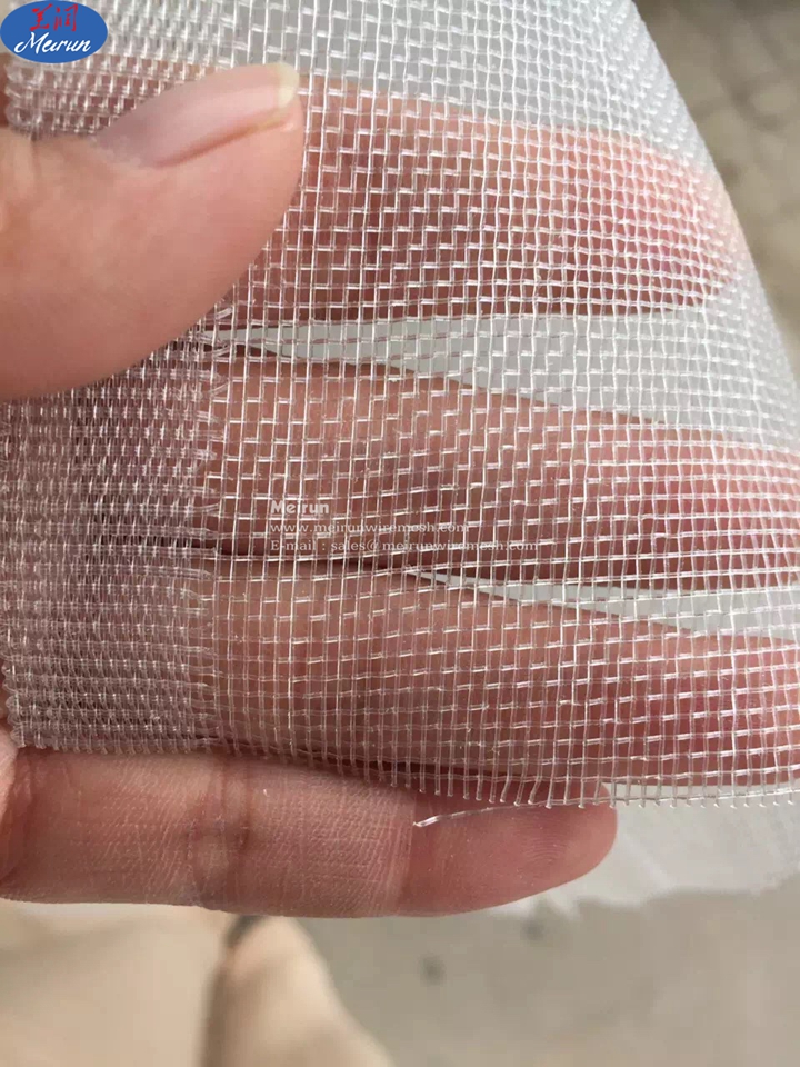 Water jet wire mesh weaving machine