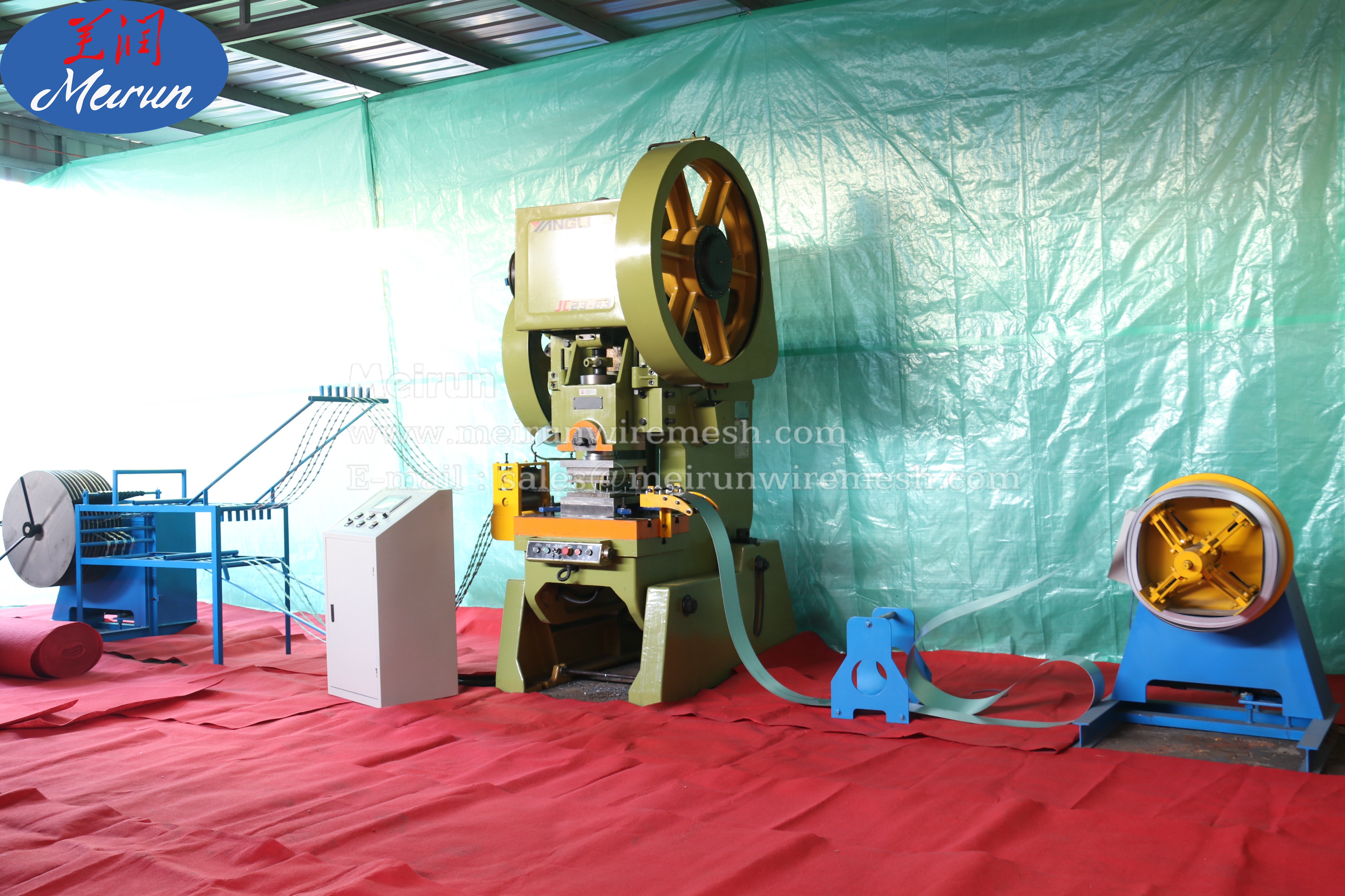 Razor Barbed Wire Barrier Fence Making Machine 