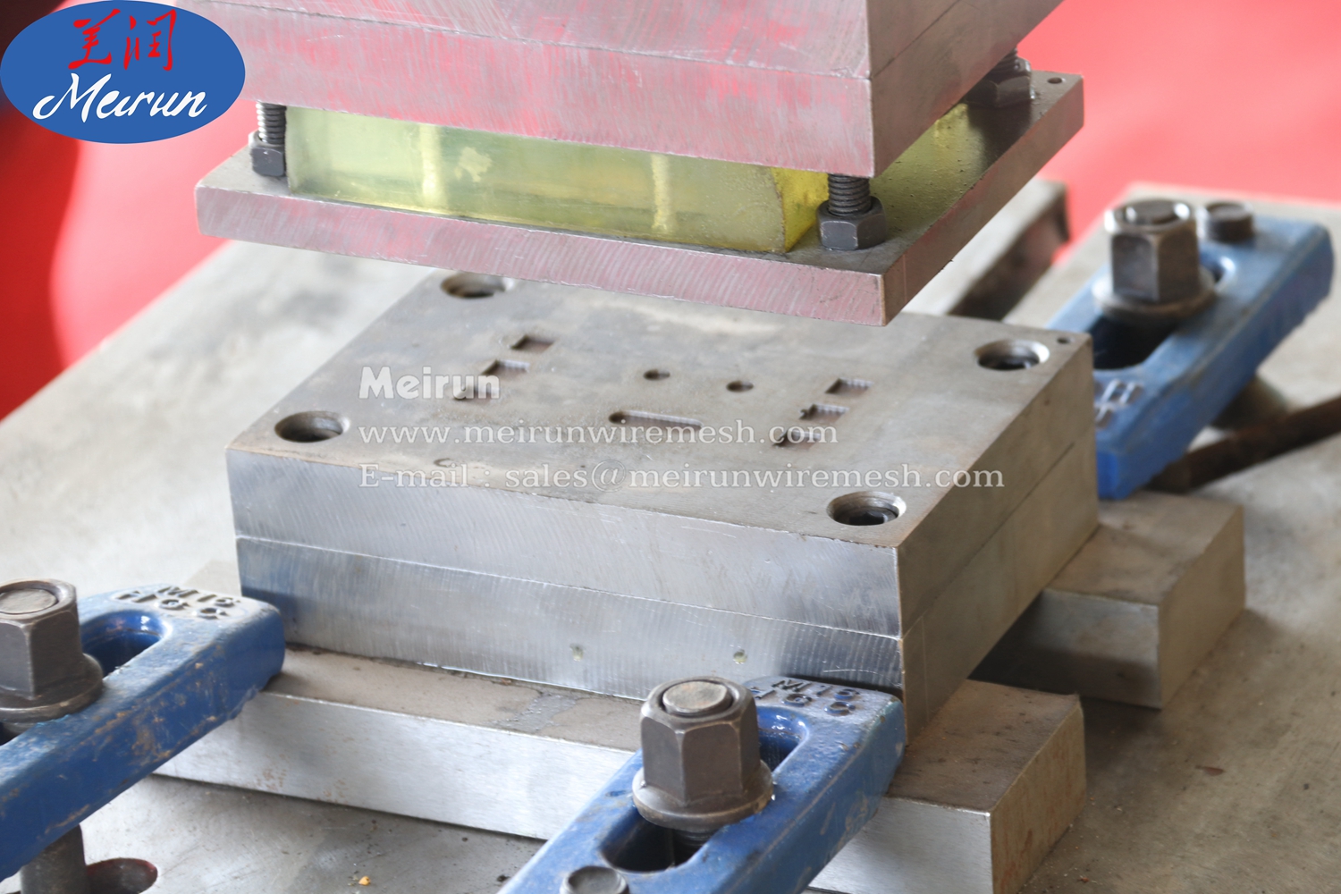 Perforated Metal Mesh Machine / Punching Hole Metal Machine
