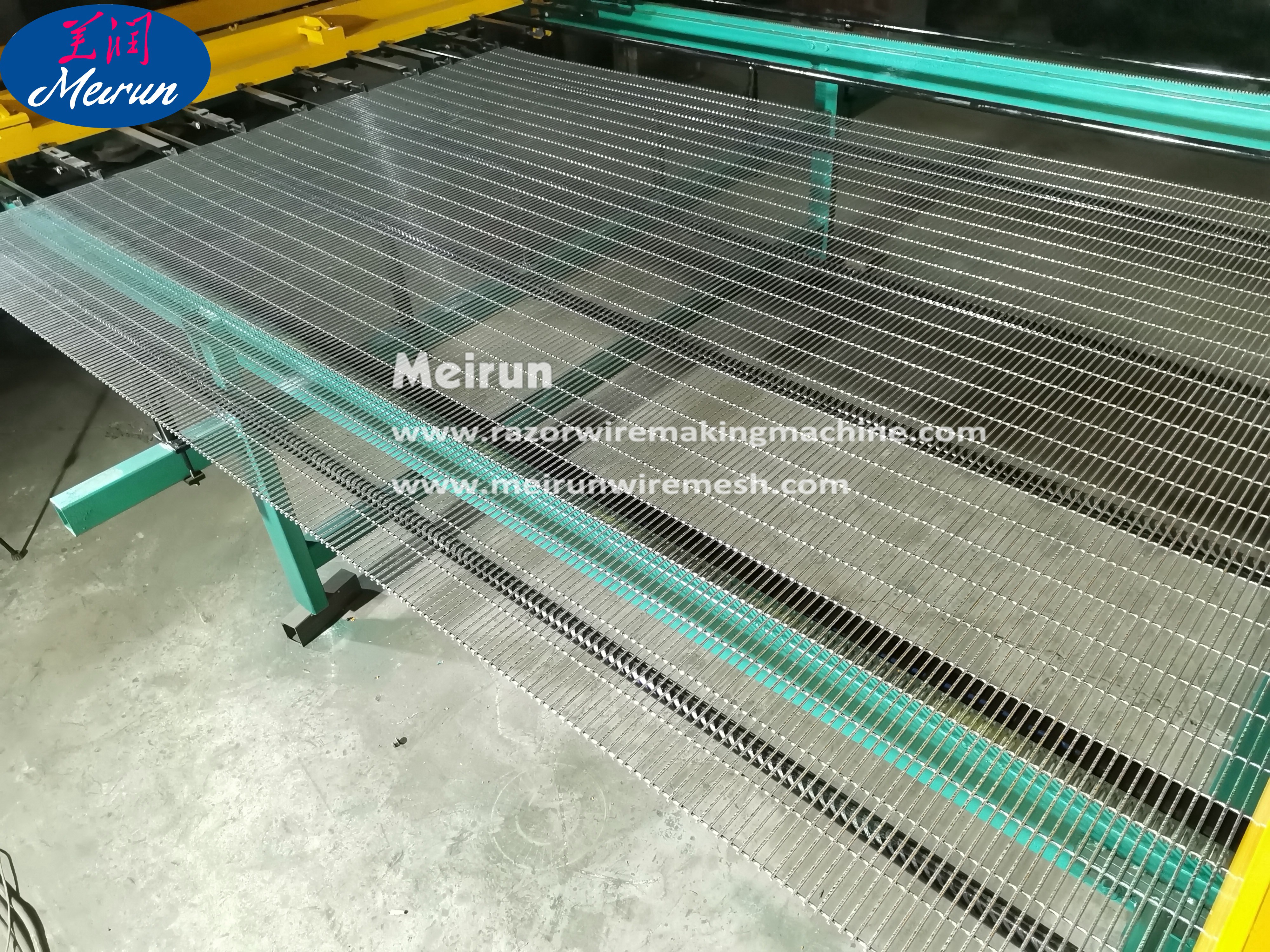 Hot sales Anti-climb Galvanized Wire Mesh Fence Machine Boundary Wall Fence 358 Fence Wire Mesh Welding Machine 