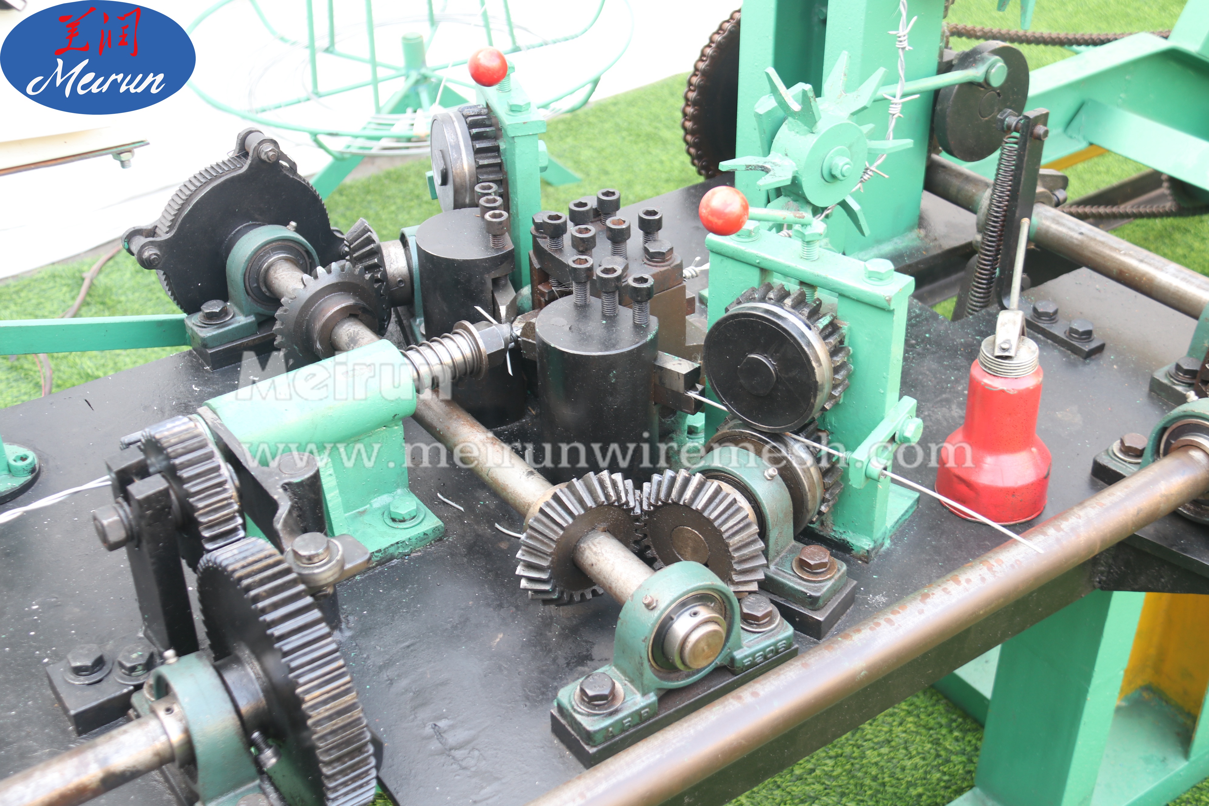 Automatic Barbed Wire Making Machine Factory Price 