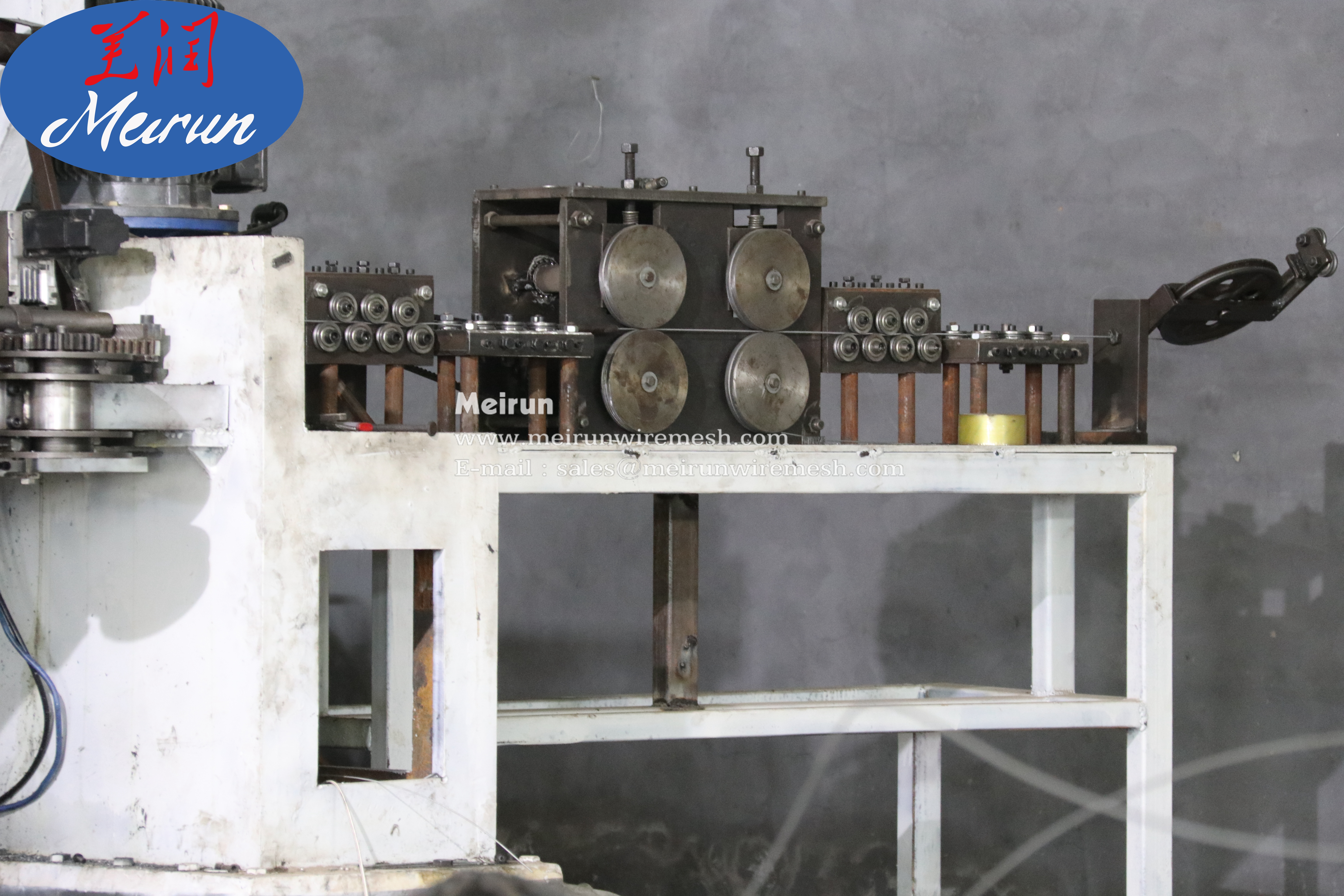 Hebei Meirun Screen Touch PLC System Field Fence Machine Deer Fence Weaving Machine