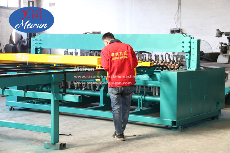 358 Prison Welded Wire Fence Mesh Making Machine